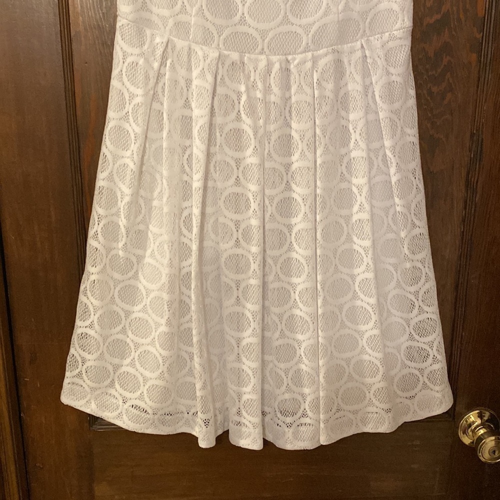 White Sleeveless New York and Company Dress - Picture 3 of 10